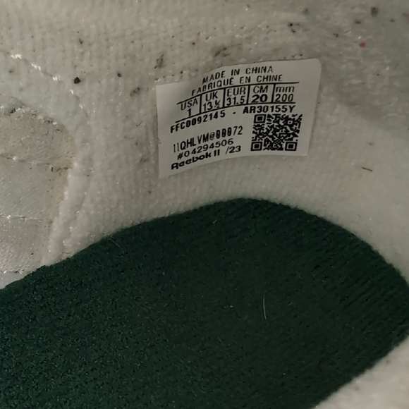 🎉Host Pick🎊 Reebok Kids Athletic Shoe- White and Green - Picture 6 of 10